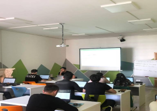 INNAB -da “İnnab Business School”, “İnnab Karyera Mərkəzi” komandaları fəaliyyət göstərməyə başladı.